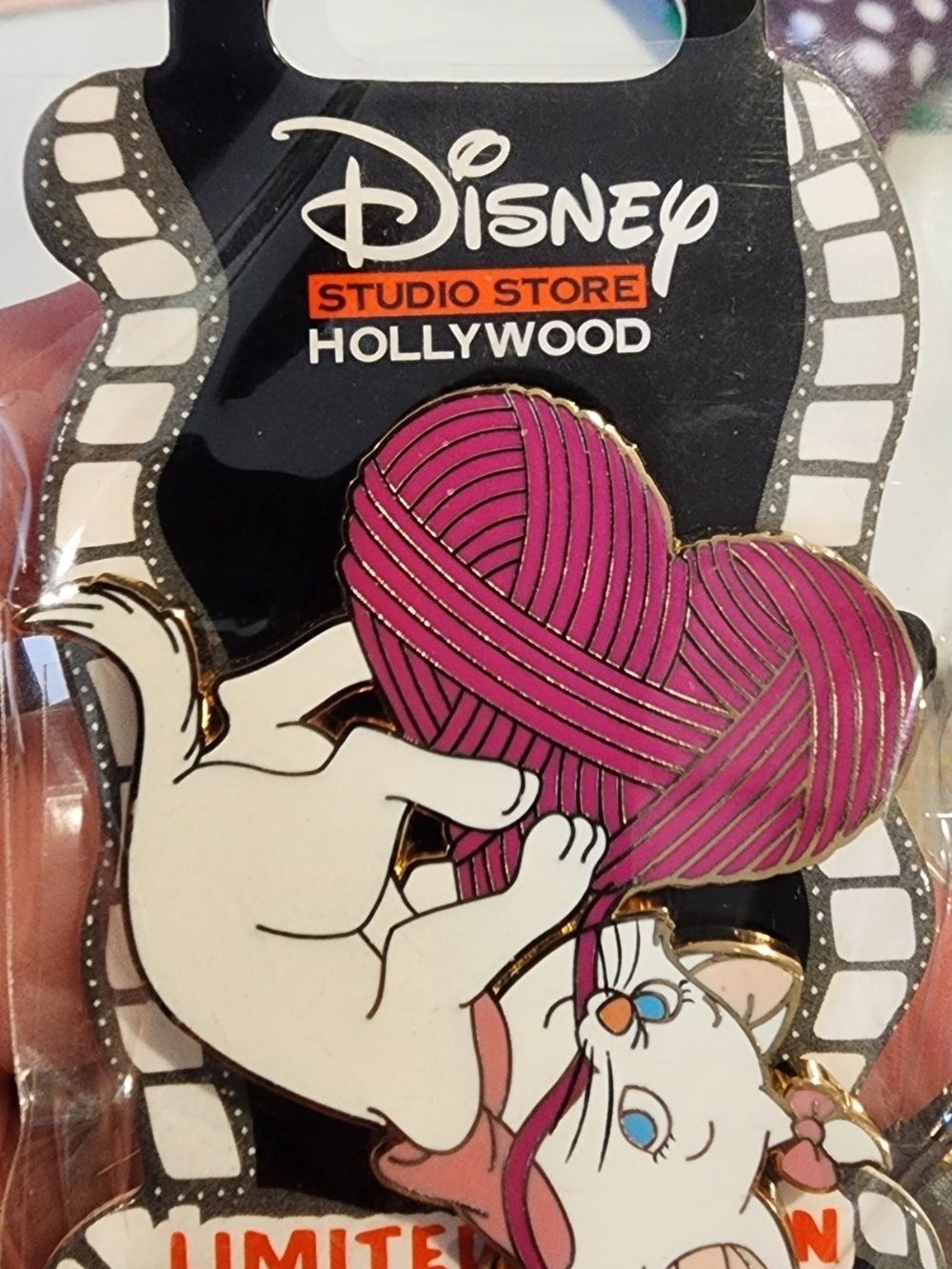 Marie Aristocats Heart Yarn DSSH Disney Studio Store Hollywood LE Pin.